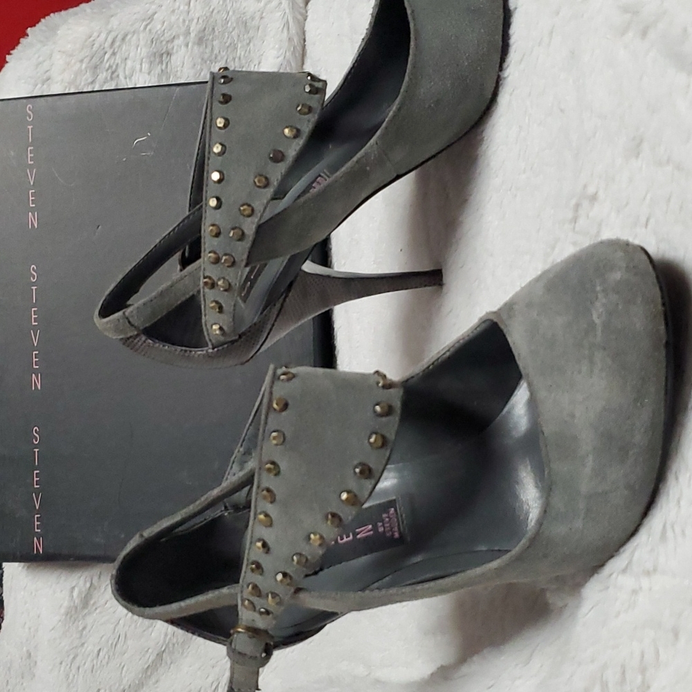 Steven sz 7 grey suede heels